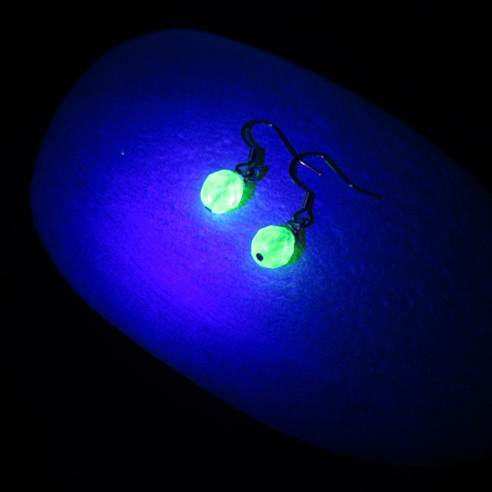 Vintage Uranium glass bead earrings - Picture 7 of 7